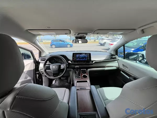 jeepetas y camionetas - Toyota Sienna LE 2022 3