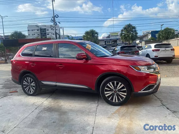 jeepetas y camionetas - Mitsubishi Outlander SEL 2020 12