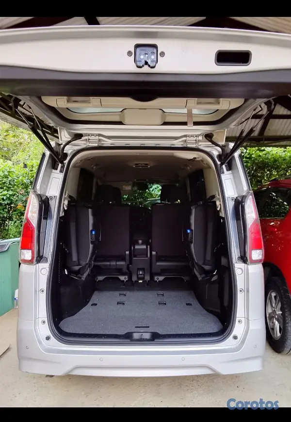 otros vehiculos - Nissan Serena 2020 como nueva 5