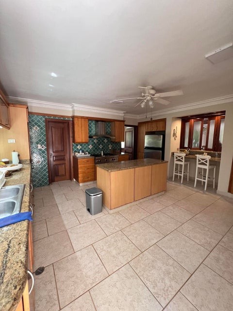 casas - Casa en venta Juan Dolio #24-1377 cuatro dormitorios, piscina, jardín privado. 4