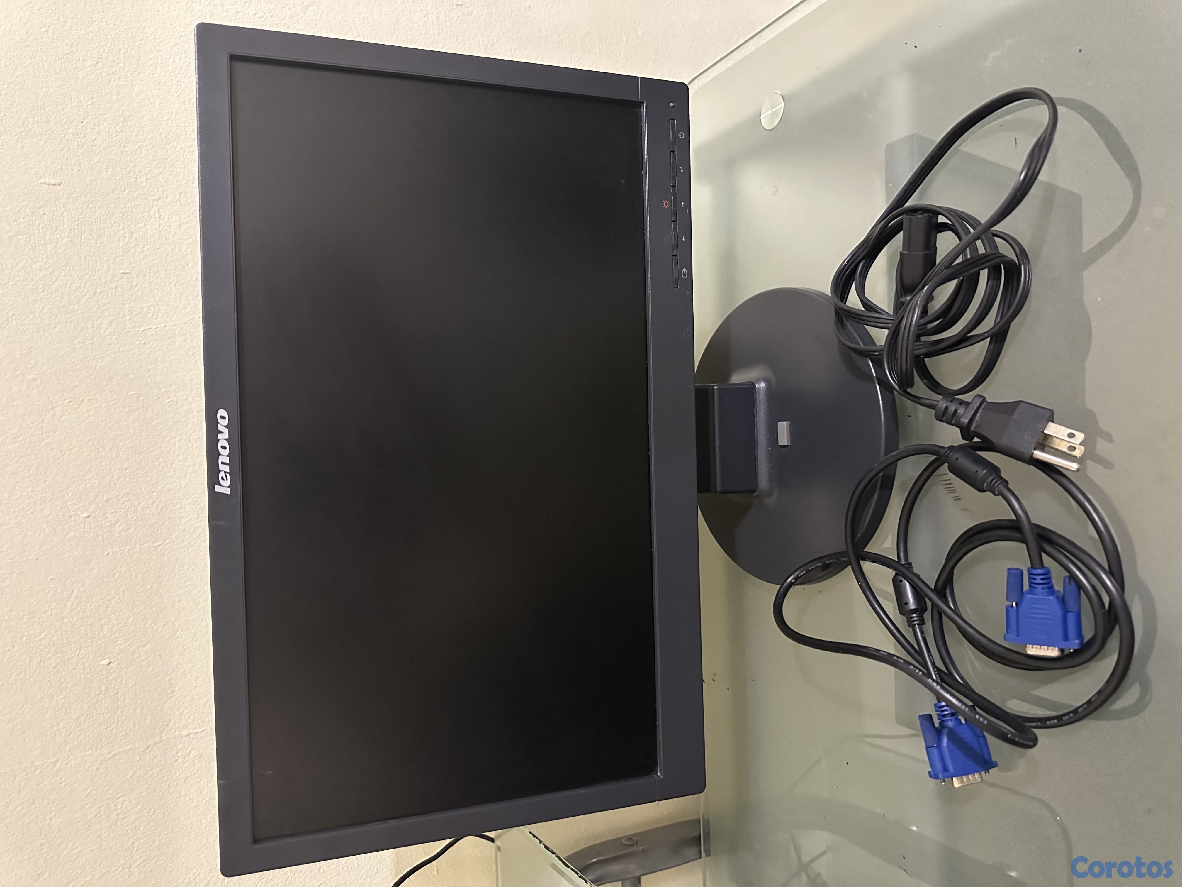 computadoras y laptops - Monitor Lenovo ThinkVision 20” LCD
Resolución 1366x768 
 1