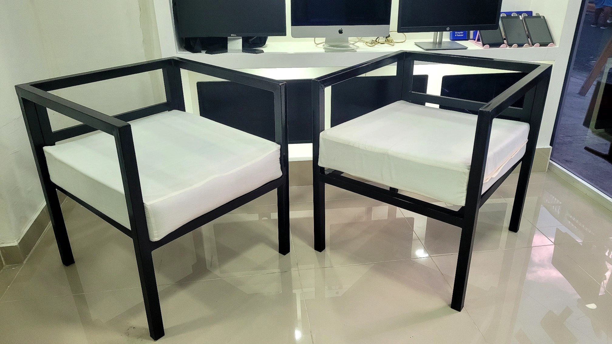 muebles y colchones - Dos Sillas Butacas acolchadas en Hierro Garbanisados inoxidables New
