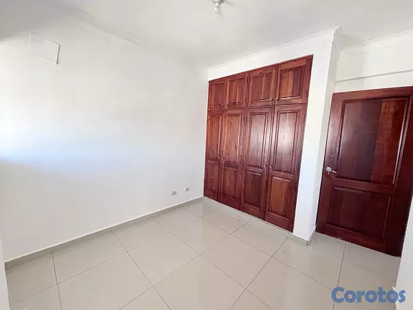 apartamentos - Vendo apartamento en Urb Arismar, Los Frailes I. 4to piso, 3 Hab, 2 parqueos. 5