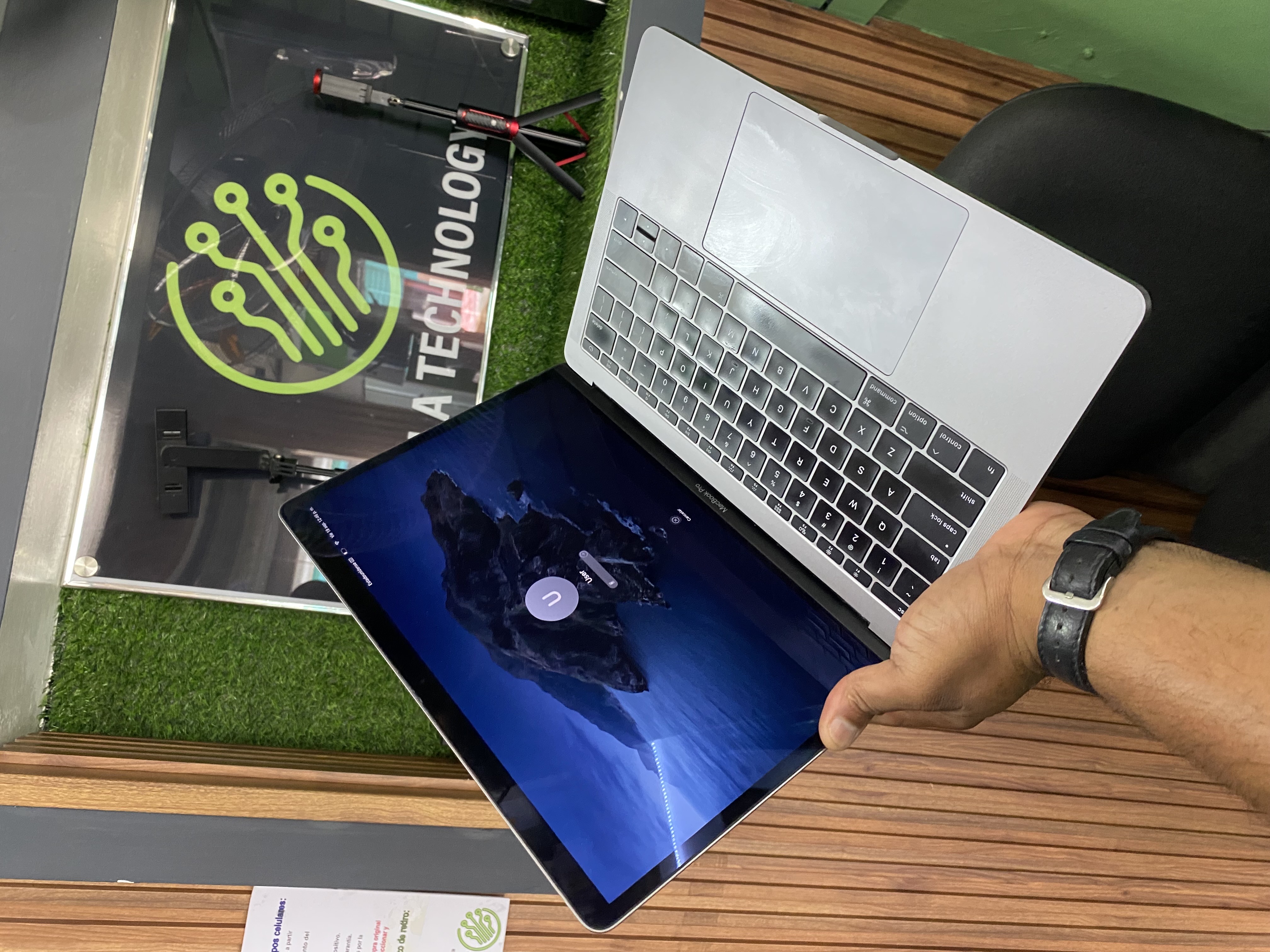 computadoras y laptops - MacBook Pro 2017  512GB 16GB  2