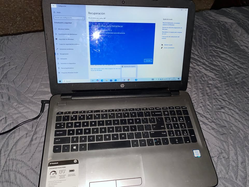 computadoras y laptops - Laptop HP 15-ay041wm en venta ! 0