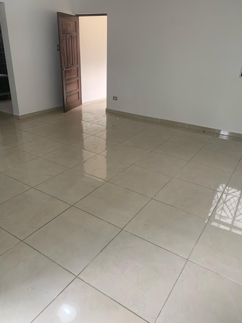 casas - Alquiler Amplia Casa de 4 Habitaciones, 2 niveles, Mirador Sur, Santo Domingo 5