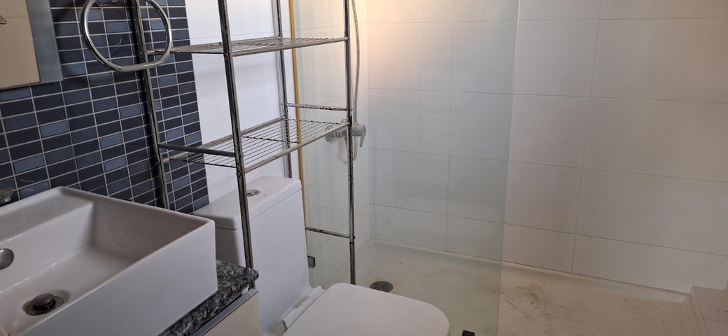 apartamentos - Apartamento en venta Naco Santo Domingo #24-1345 tres dormitorios, 3 ptos. 6