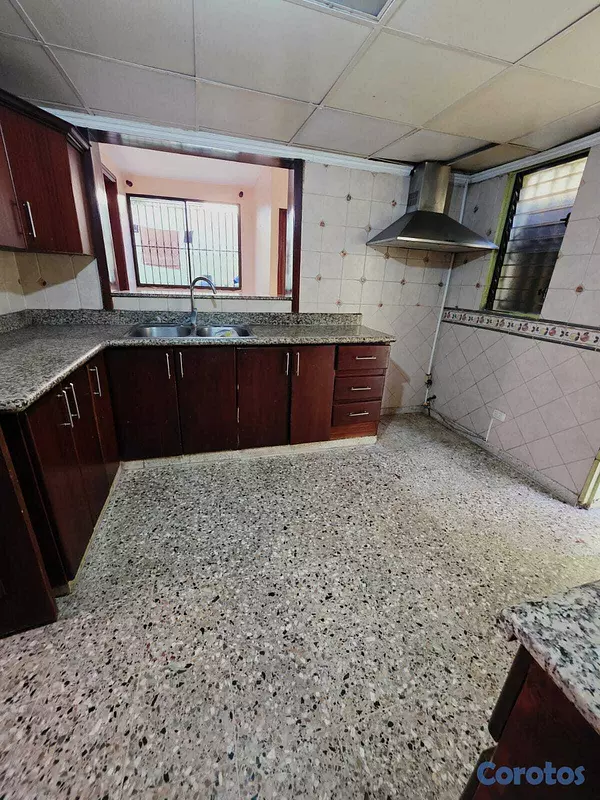 casas - Vendo casa de 2 niveles en Av. Independencia 4