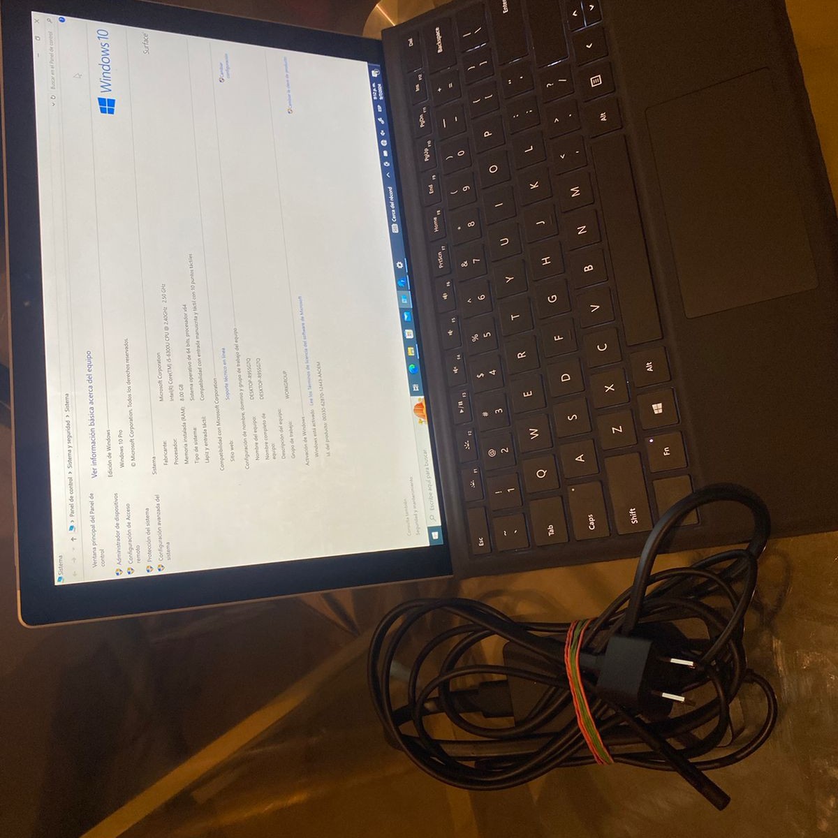 computadoras y laptops - Vendo Surface Pro 4, 256gb disco y 8gb Ram, con teclado y cargador 