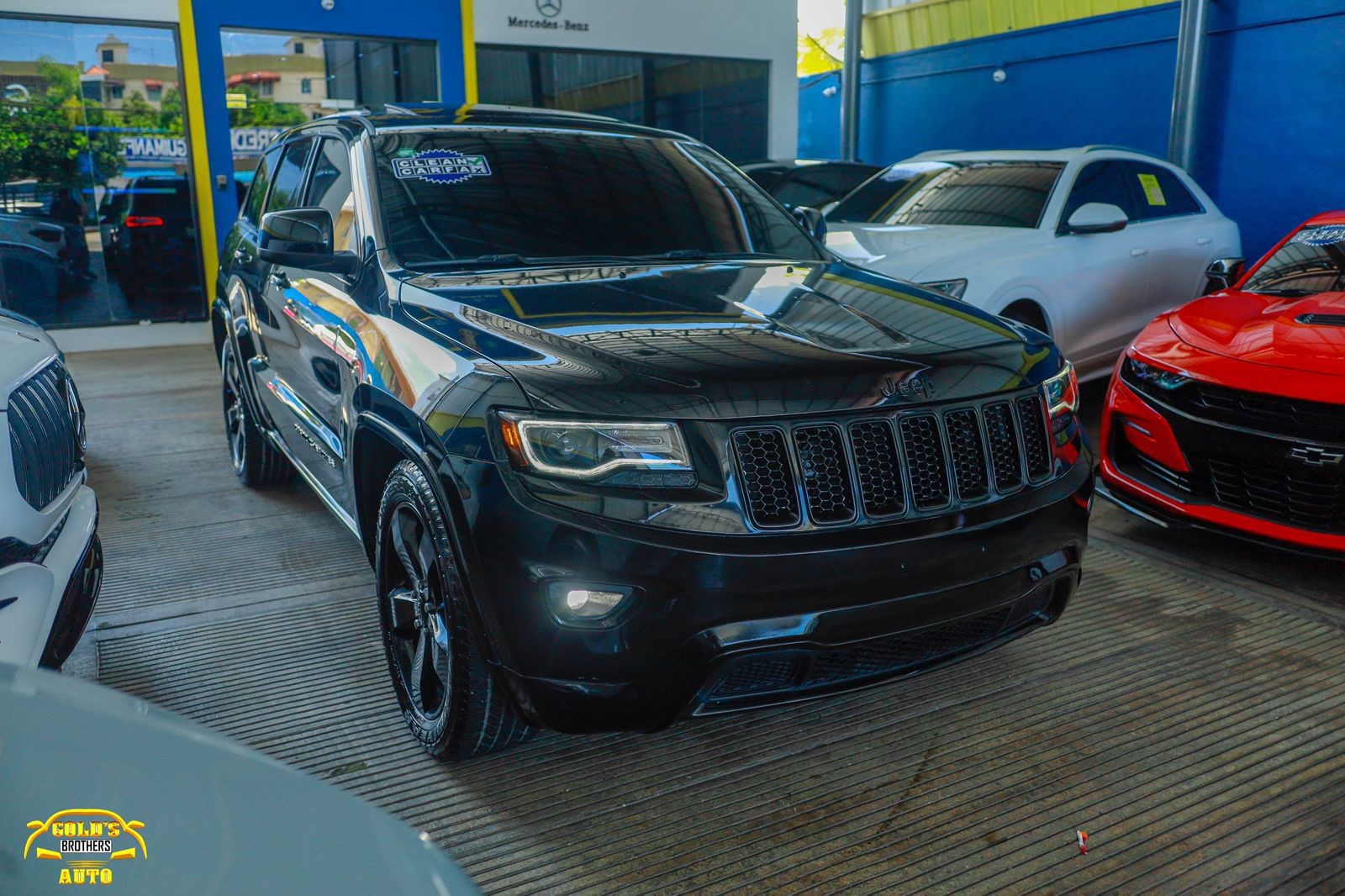 jeepetas y camionetas - Jeep Grand Cherokee Laredo 2015