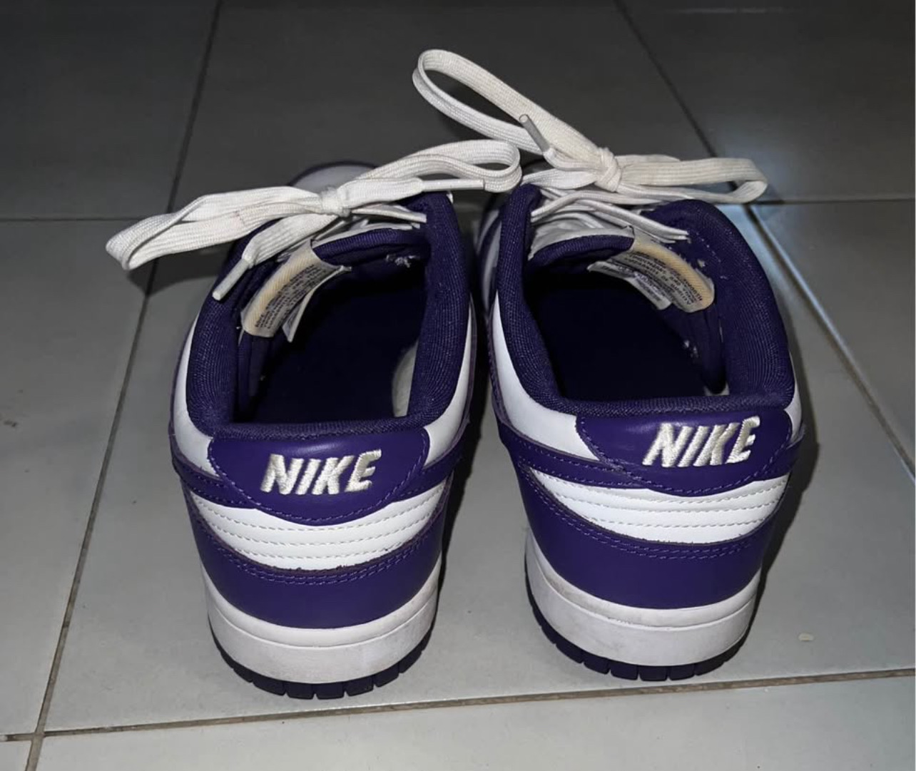 zapatos para hombre - Nike Dunk Low - Blanco/Morado - Size 10.5 de Hombre 2