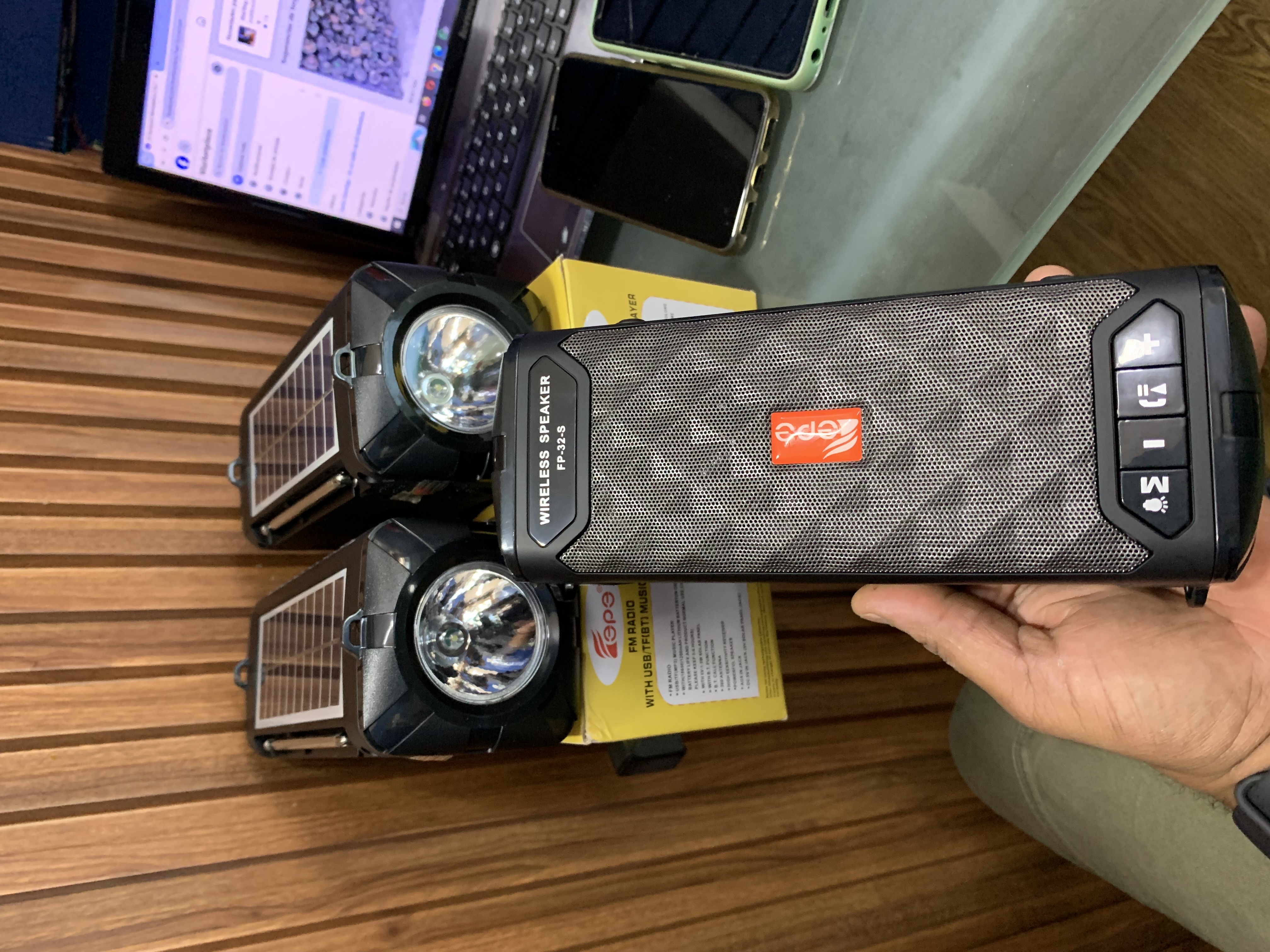camaras y audio - foco 💡 recargable con radio 📻  7