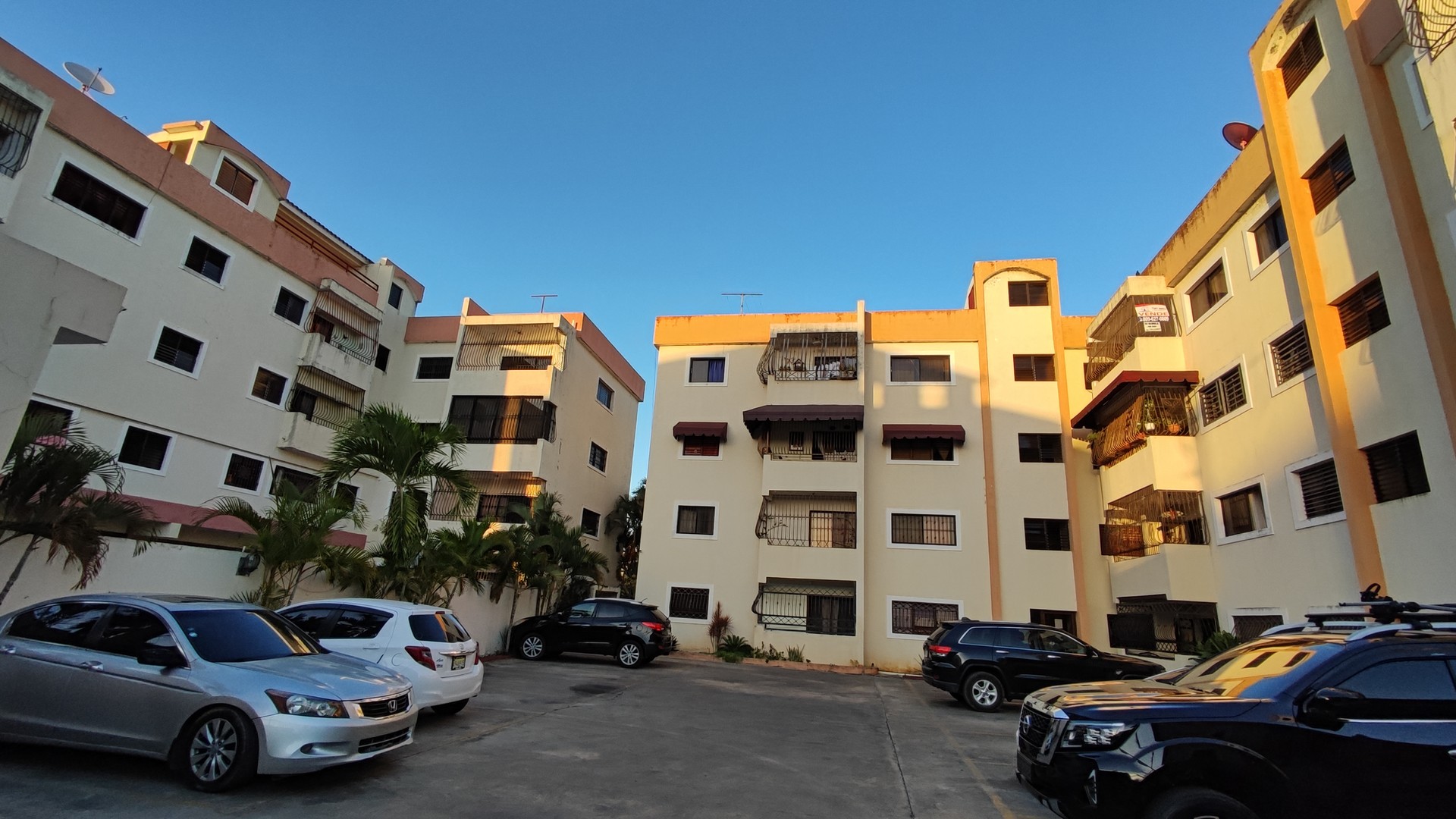 apartamentos - VENDO DE OPORTUNIDAD Apartamento en Urbanización Hazim 5