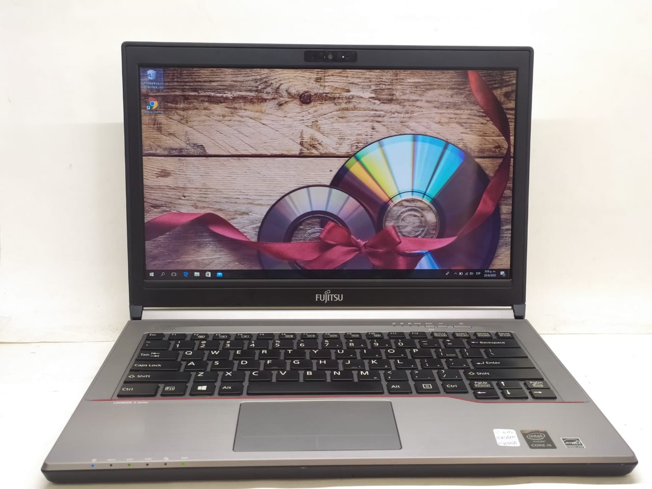 computadoras y laptops - Fujitsu Lifebook E744 Core i5 4ta   8GB RAM, 128GB SSD  Laptop