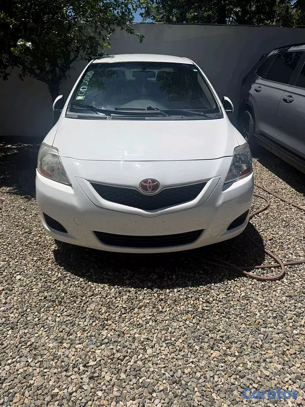 carros - Toyota yaris 2011 americano  3