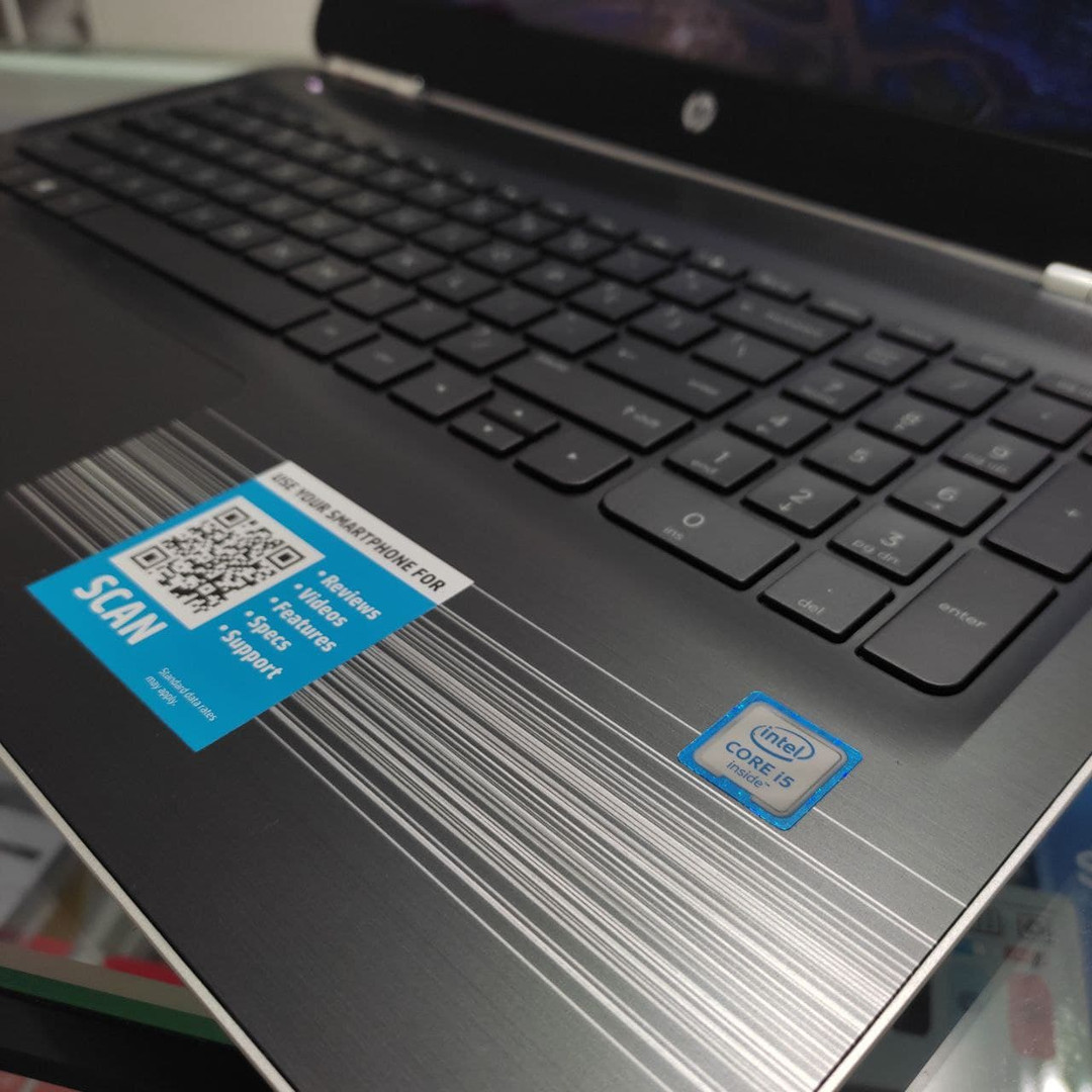 computadoras y laptops - Hermosa 🖤😍 HP Touch - i5 6ta Gen - 256GB SSD - 8GB DDR4 - Laptop de 15 Pulgada