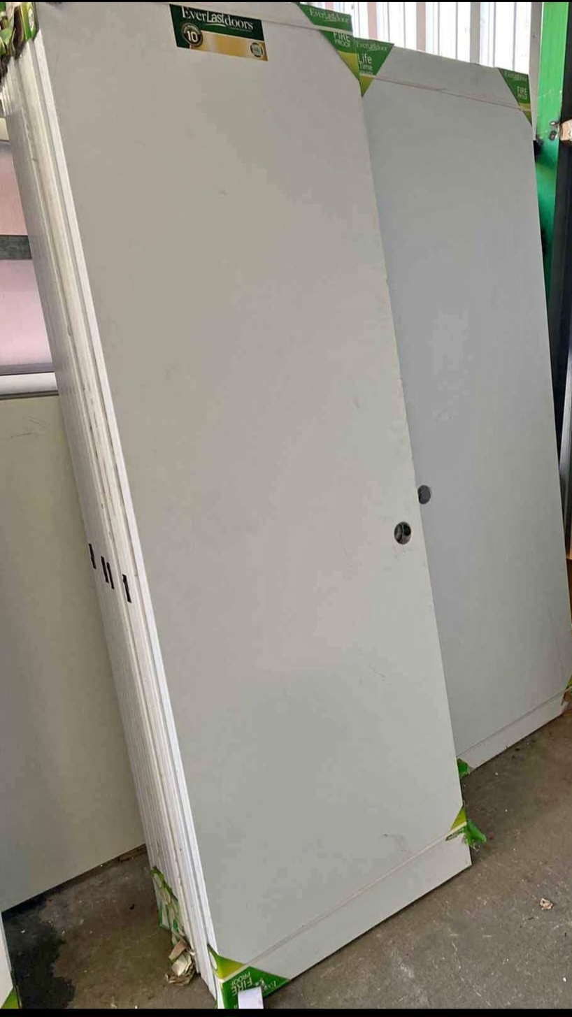 muebles y colchones - Puertas Blancas lisa de Polimetal nuevas 1
