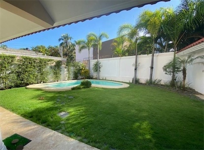 casas - Casa con piscina en el Distrito Nacional con 440mts 5