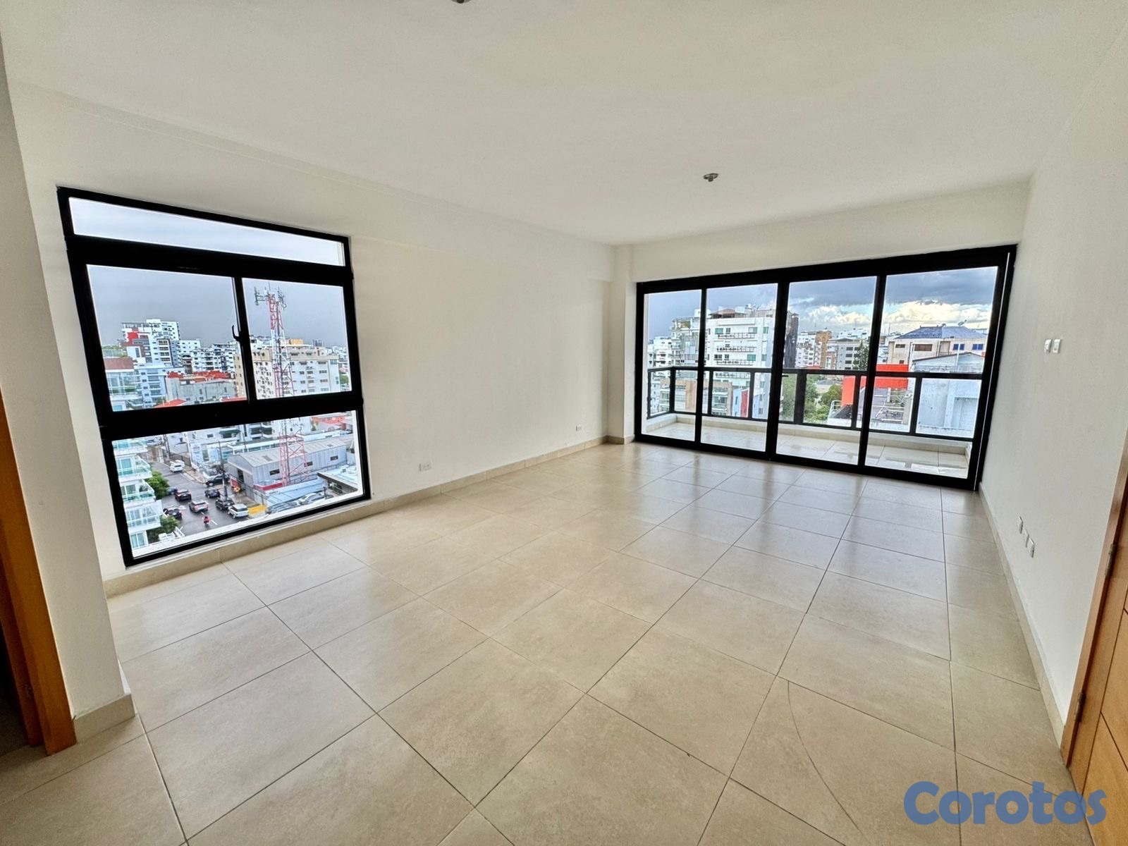 apartamentos - vendo Ph Evaristo Morales tres hab con su baño dos parqueos terraza área social  2