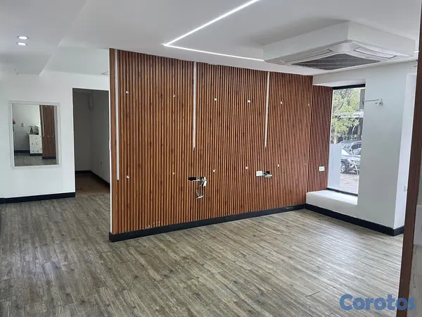oficinas y locales comerciales - Local céntrico en Piantini  8