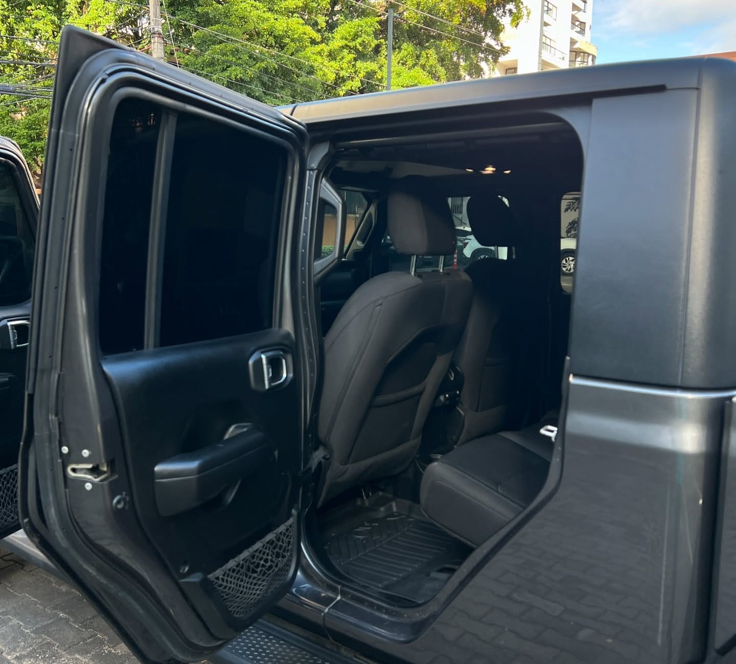 servicios profesionales - Se renta jeep gladiador 2021 160 US 