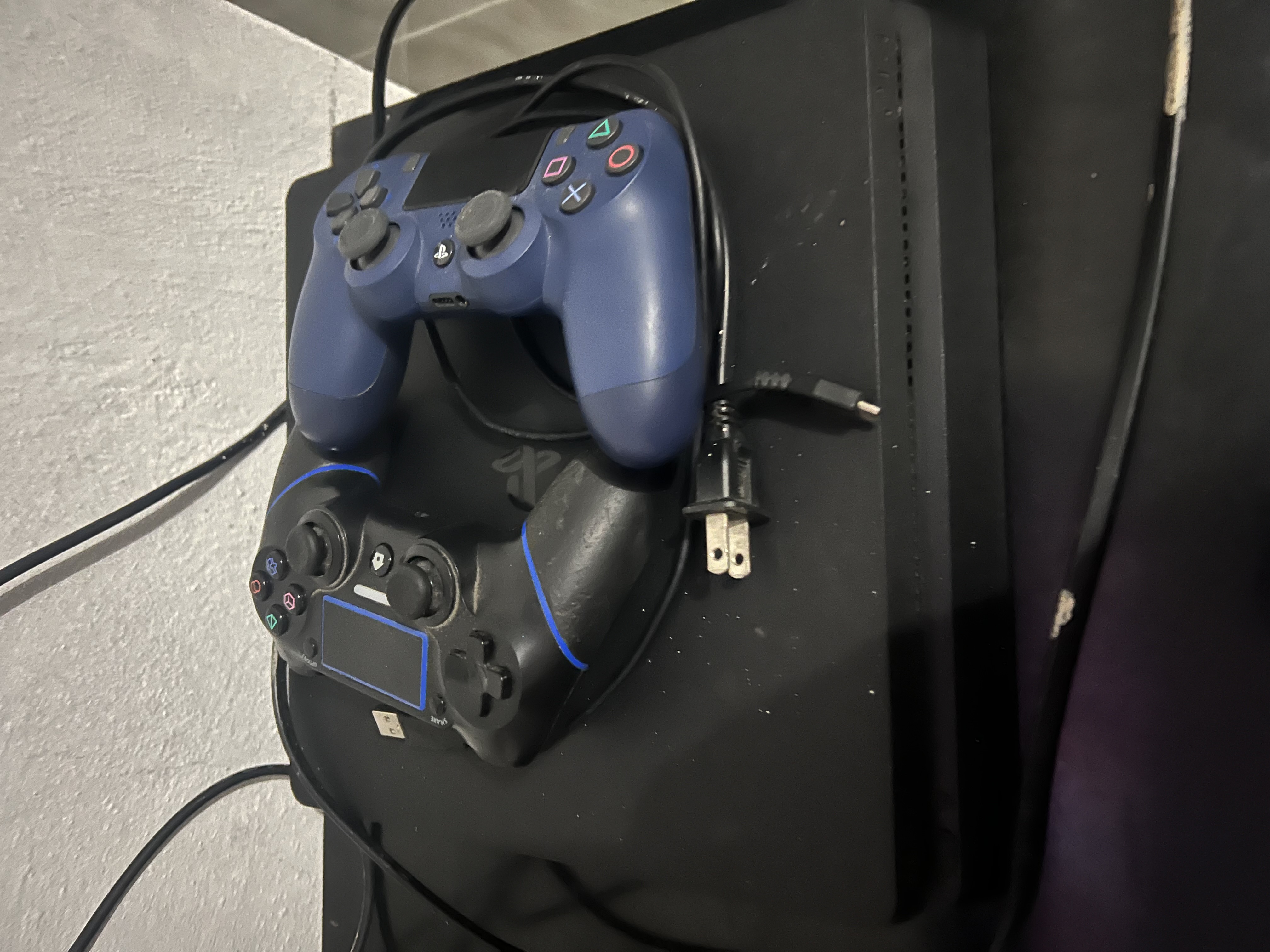 consolas y videojuegos - Vendo ps4 slim como nuevo  0