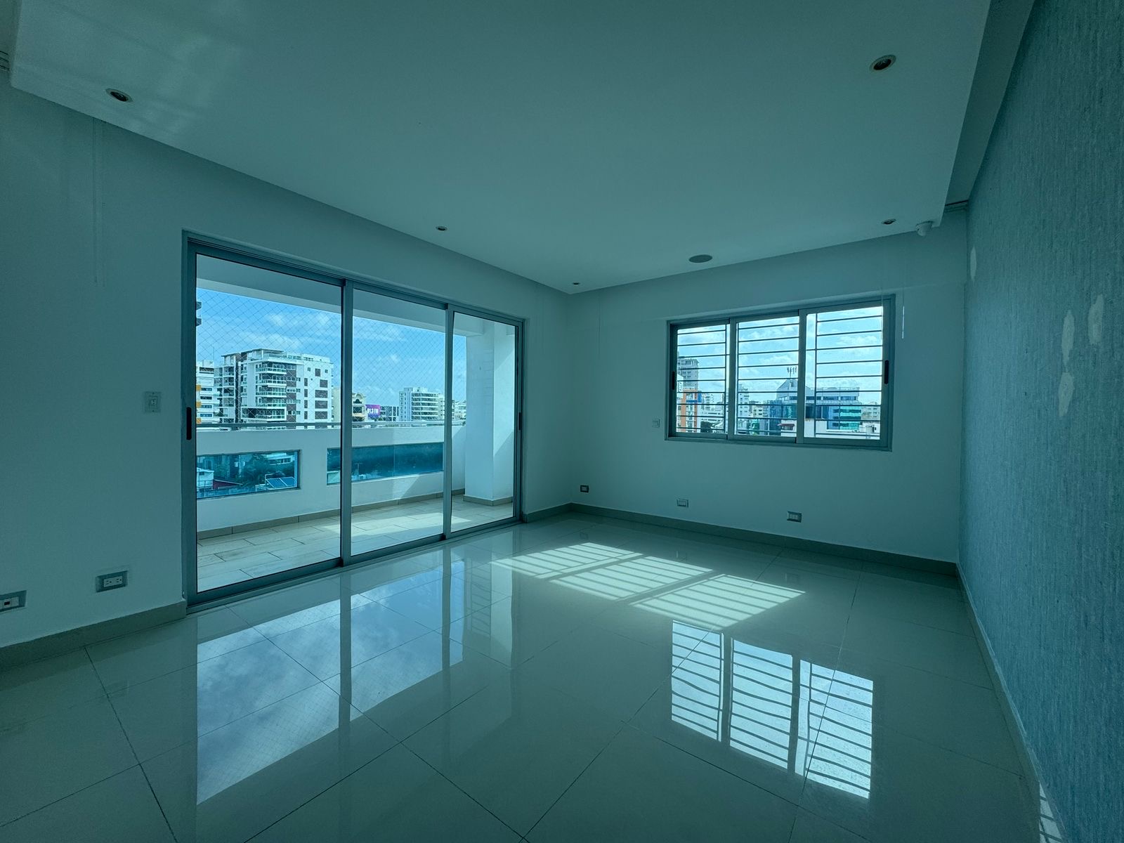 apartamentos - Apto Alquiler En Naco 6-A 210 metros con 3 habitac 0