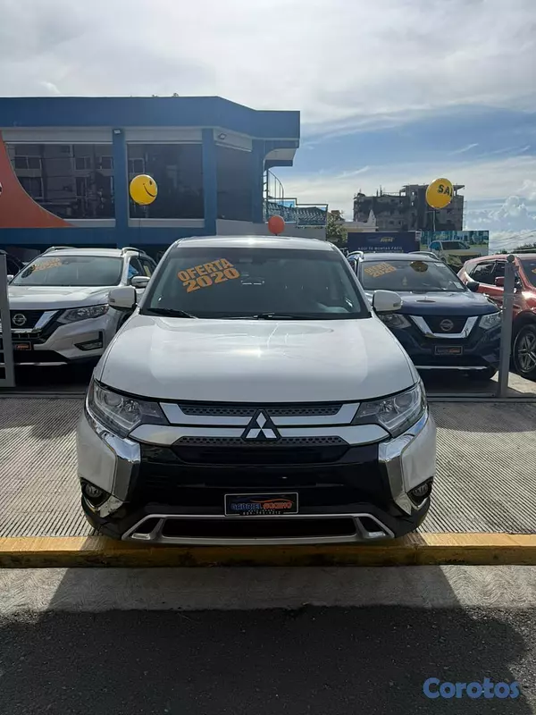 jeepetas y camionetas - Mitsubishi Outlander SE 2020 11