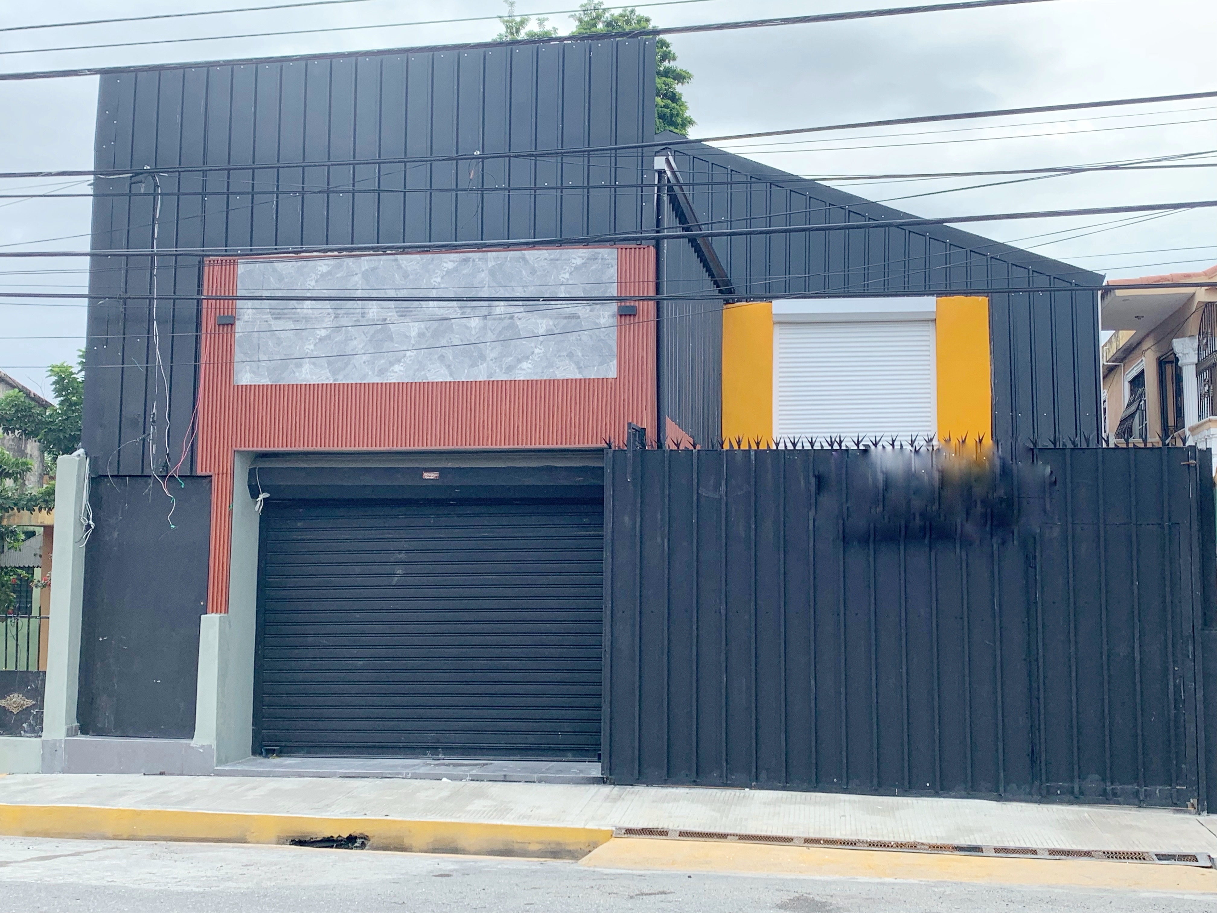 oficinas y locales comerciales - Alquiler local tipo Nave en Alma Rosa 6