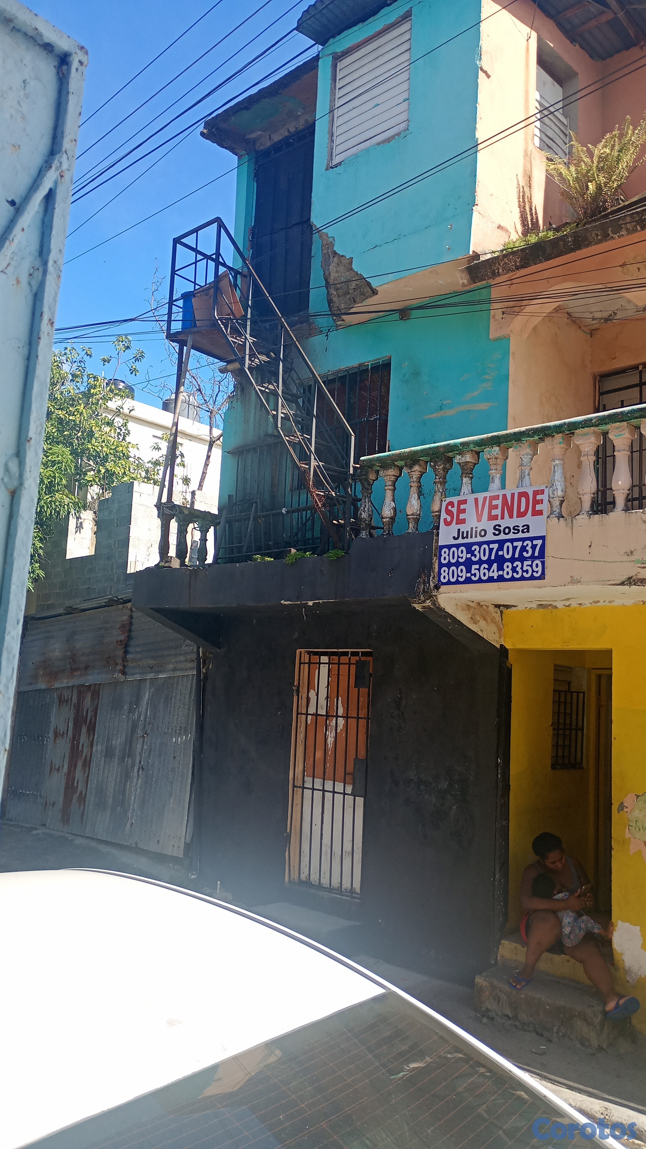 casas - casa de tres niveles ubicado en savica los Alcarrizos  7