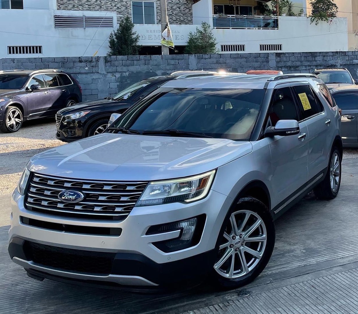 jeepetas y camionetas - Ford Explorer limited 2016 
clean carfax 