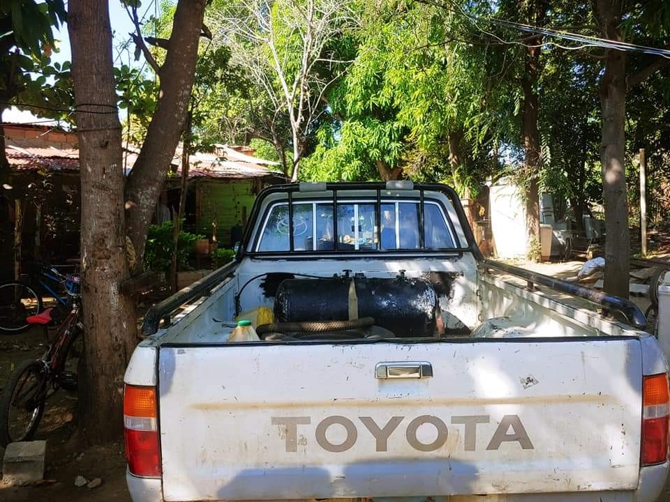 jeepetas y camionetas - Camioneta Toyota de cabina y media  0
