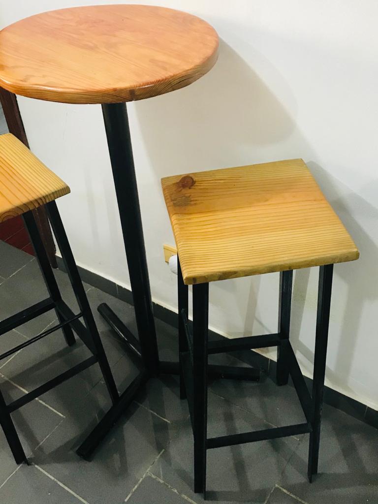 muebles y colchones - Juego mesa y banco para negocio (1 mesa + 2 banco) 0