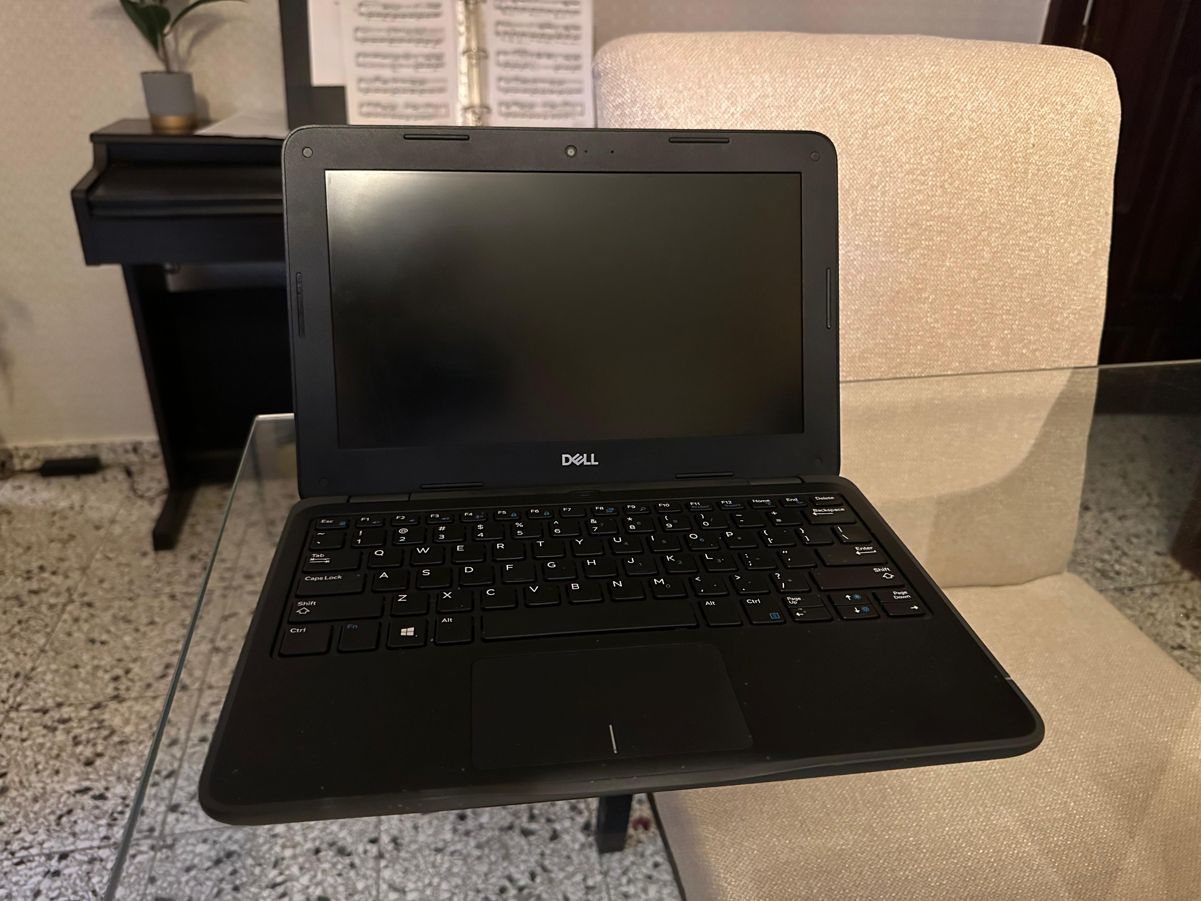 computadoras y laptops - Laptop SSD – Dell Latitude 3190 ideal para clases 5