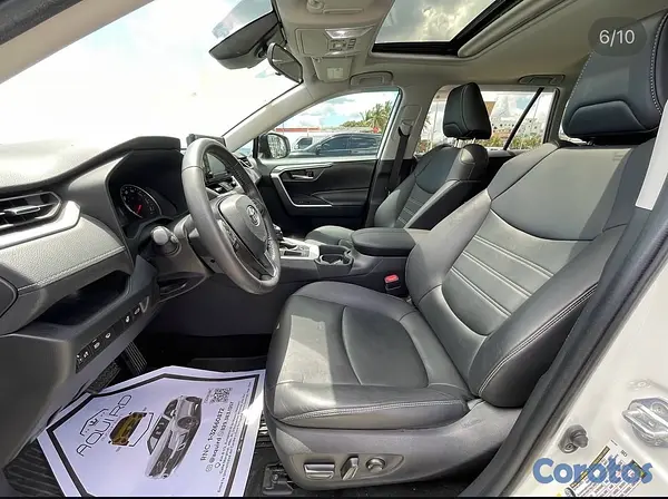 jeepetas y camionetas - Toyota Rav4 XLe Premium  6