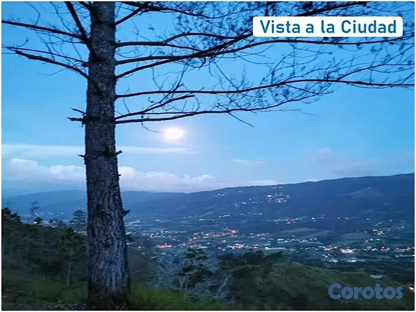 casas vacacionales y villas - Excelente Villa 2 Niveles en Loma Atravesada   de  10