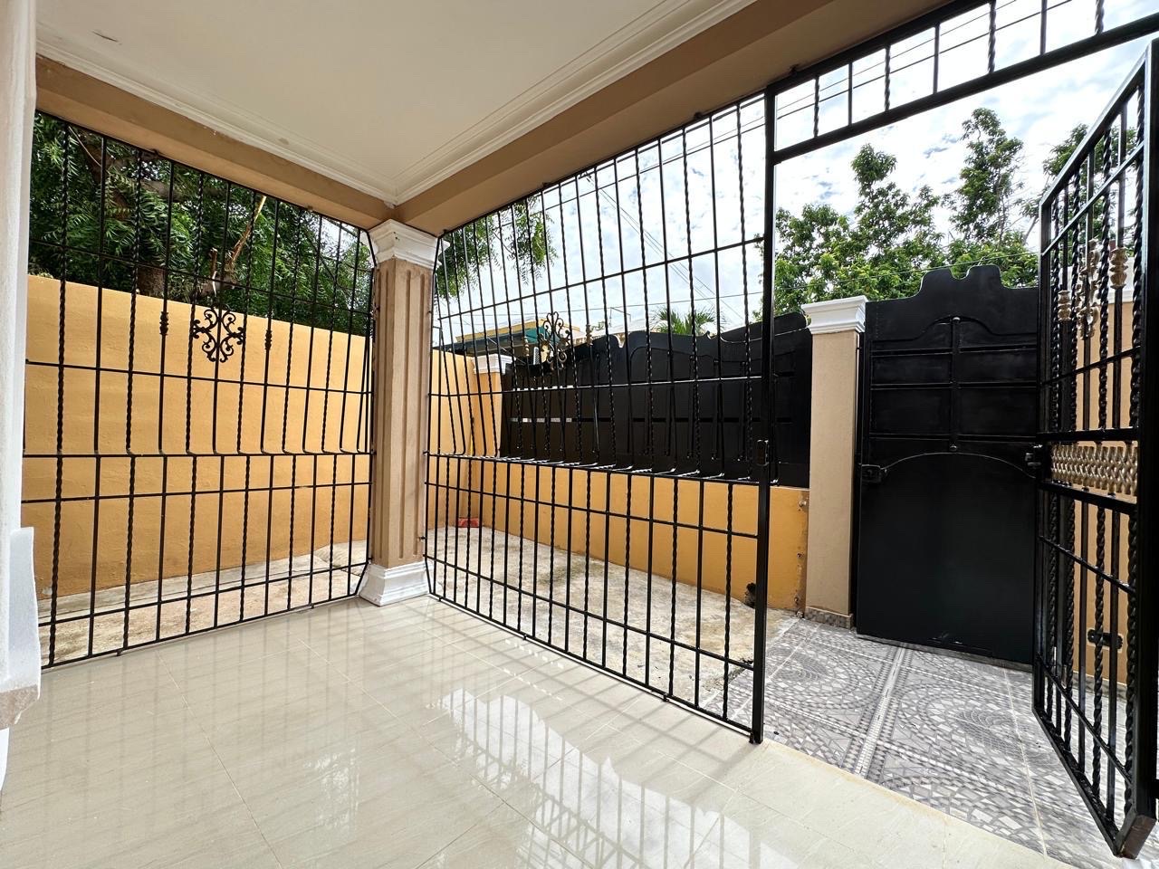 casas - venta de casa en la autopista de san isidro brisa oriental Santo Domingo este  9