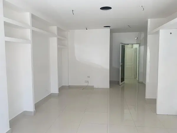 oficinas y locales comerciales - Local en Evaristo morales  2
