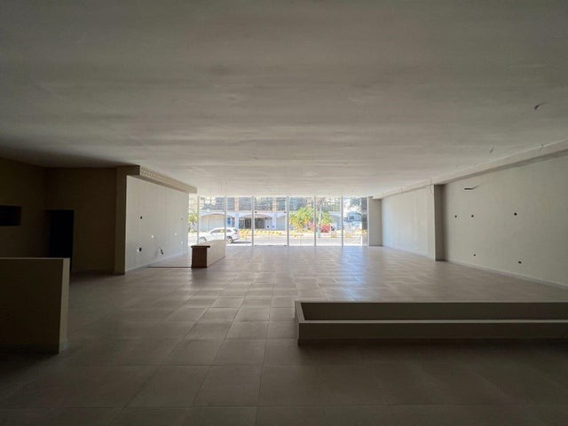 oficinas y locales comerciales - Edificio en alquiler Ensanche Naco #24-581 uso comercial con 6 niveles, ascensor 3