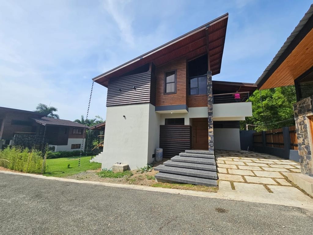 casas - Villa de Lujo en Proyecto Cerrado de Jarabacoa con ambiente de ensueño 0