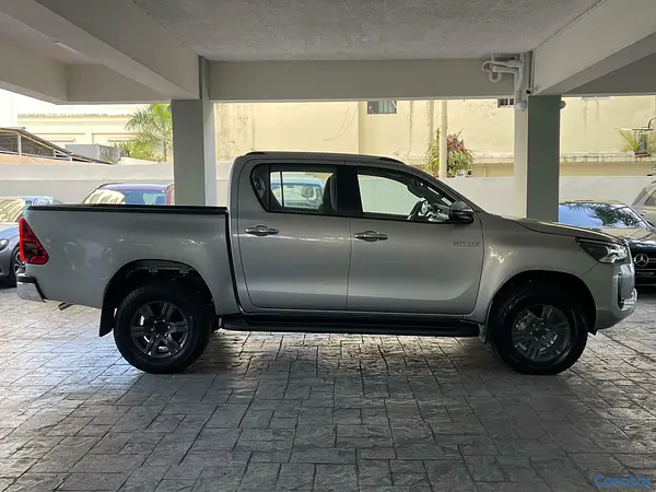 jeepetas y camionetas - Toyota Hilux Limited 2026 5