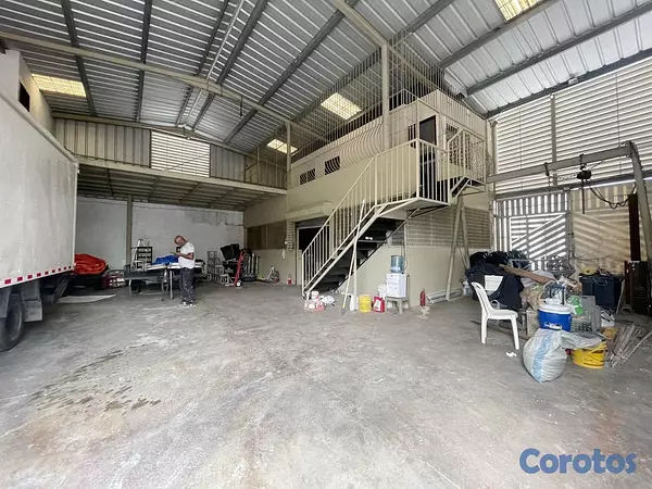 oficinas y locales comerciales - Almacén céntrico en Urb Fernández  2