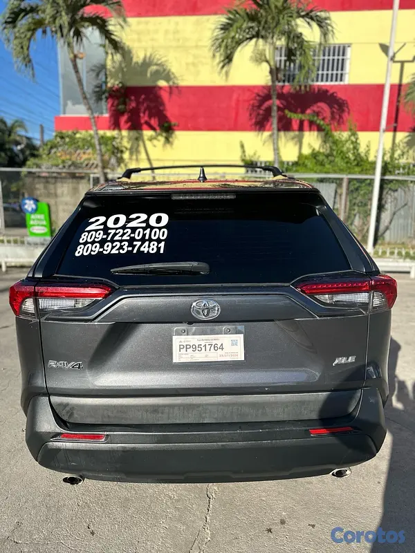 jeepetas y camionetas - Toyota RAV4 2020 XLE 8