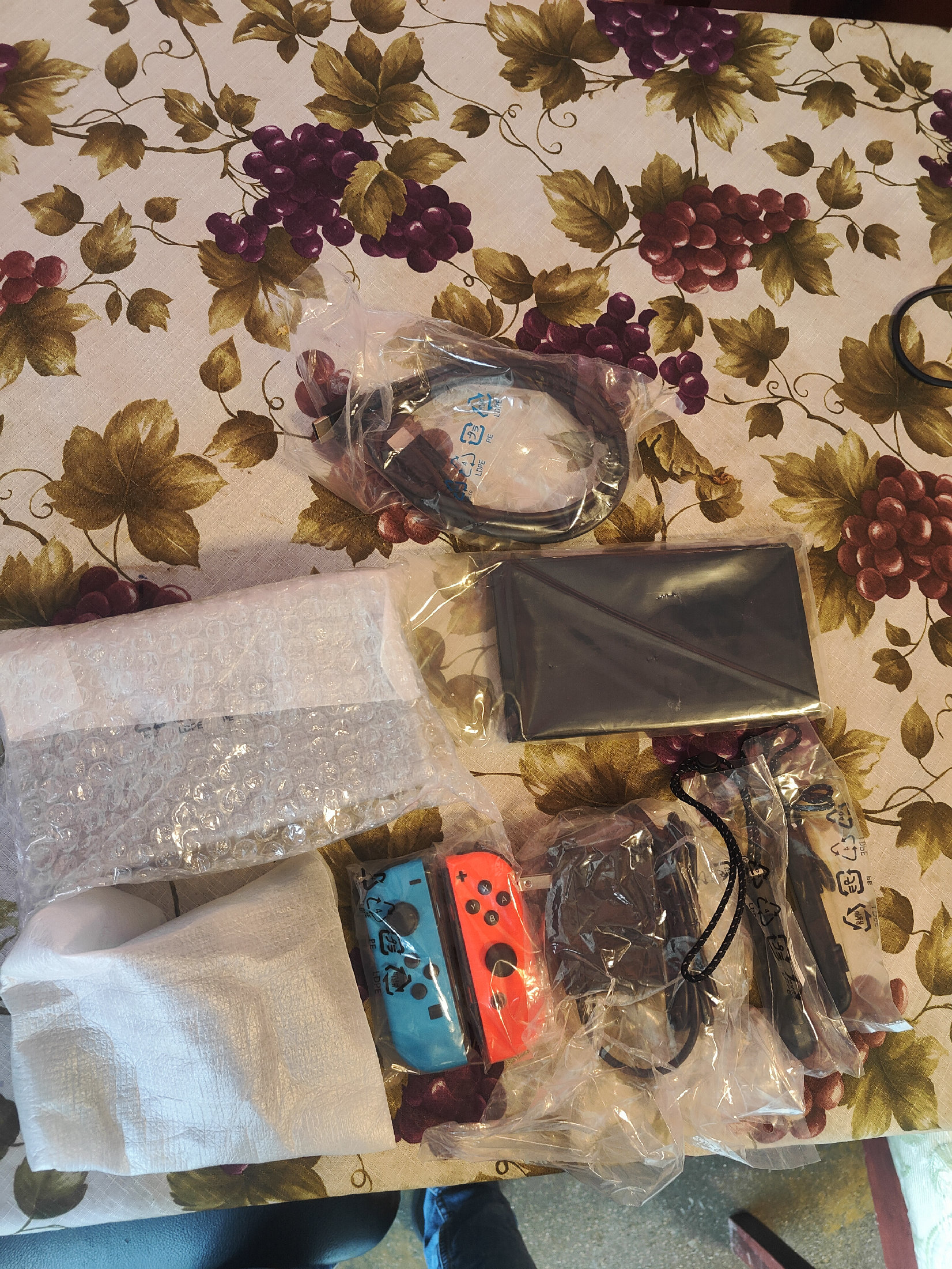 consolas y videojuegos - Nintendo switch oled neon con todos sus accesorios. nuevo sin caja.