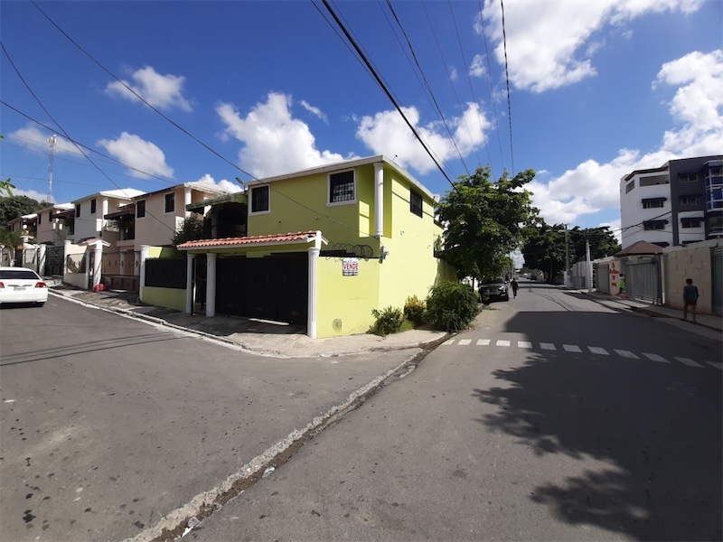 casas - Venta de casa en respaldo los 3 ojos Santo Domingo este  9