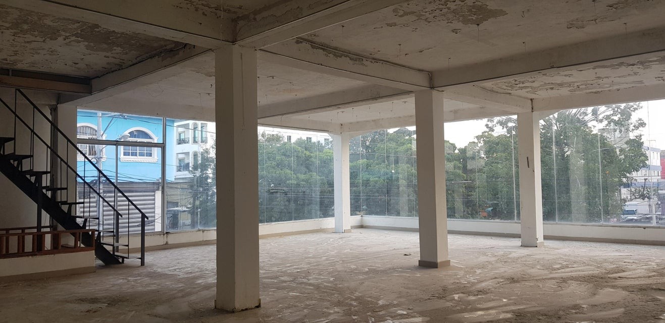 oficinas y locales comerciales - Local comercial en venta #23-1972 en zona de alto trafico. 1