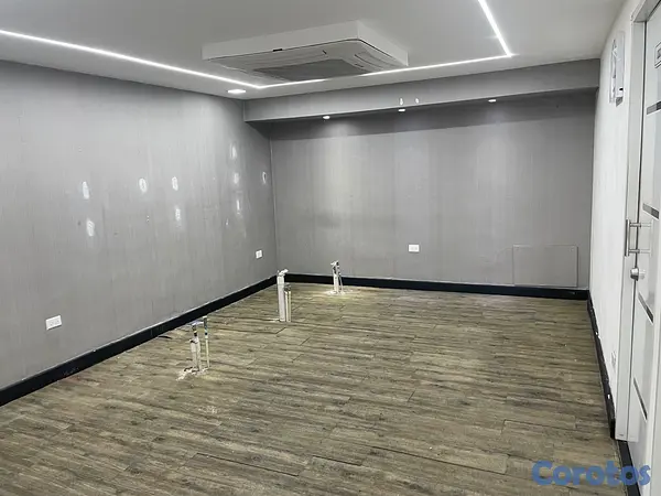 oficinas y locales comerciales - Local céntrico en Piantini  9