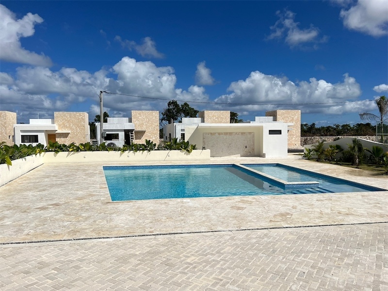 casas vacacionales y villas - Venta de Villa en Bavaro punta cana con piscina zona turística 6