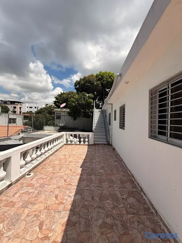 casas - Amplia casa de dos niveles en los kilómetros de la Avenida Independencia 10