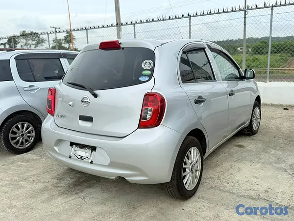 carros - Nissan March 2019 Plateado  5